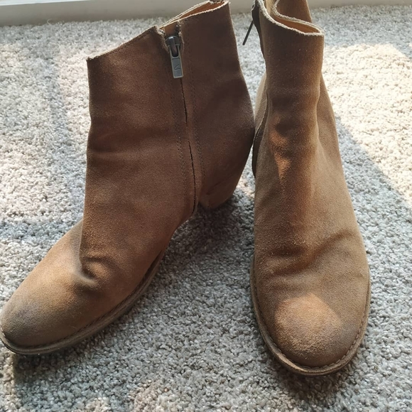 🤍Heeled Chelsea Boot - Picture 3 of 3